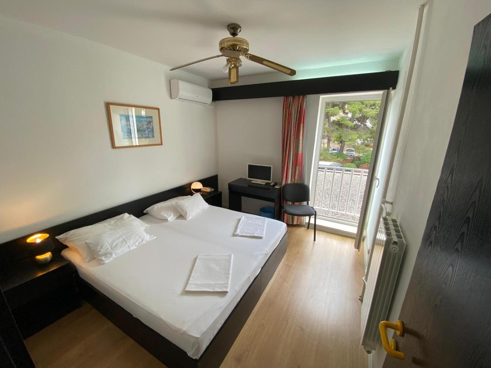 Hvar - 3* Jelsa (Hvar)